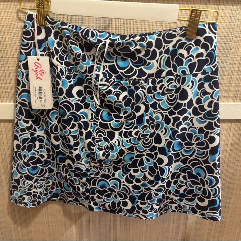 NWT Aryeh Floral Blue and White golf skort UPF 50 sz Medium